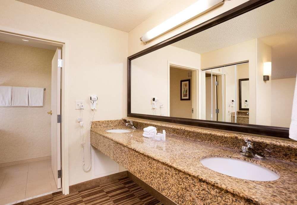 คอร์ตยาร์ด มินนิอาโปลิส เซนต์พอล/โรสวิลล์ Hotel ภายนอก รูปภาพ