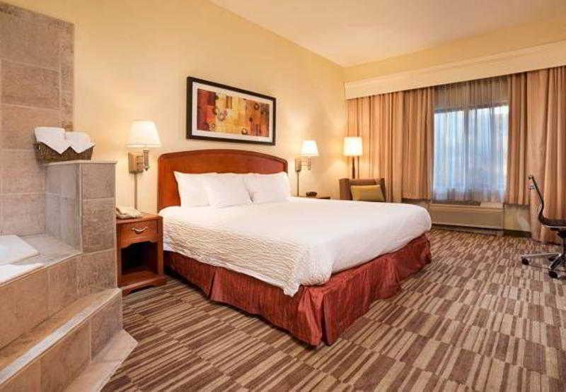 คอร์ตยาร์ด มินนิอาโปลิส เซนต์พอล/โรสวิลล์ Hotel ภายนอก รูปภาพ